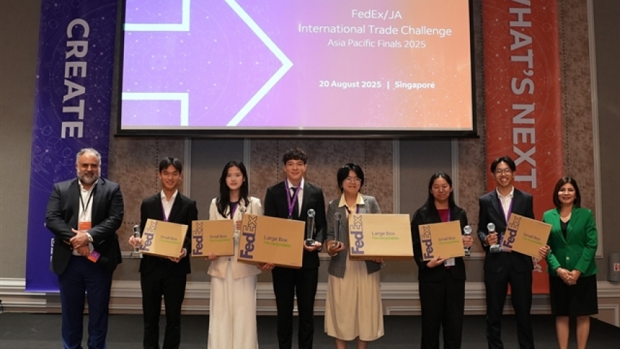 Two Vietnamese students recognised at FedEx/JA International Trade Challenge