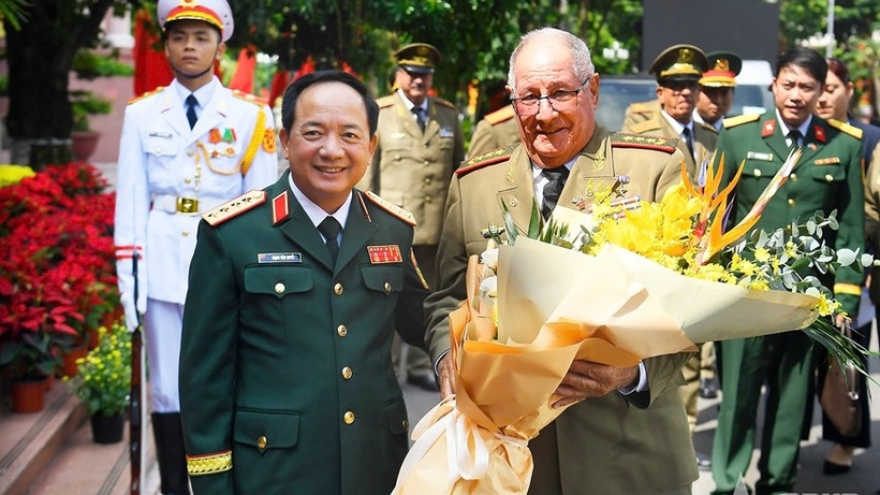 Vietnamese, Cuban armies seek to promote cooperation in Party, politic affairs