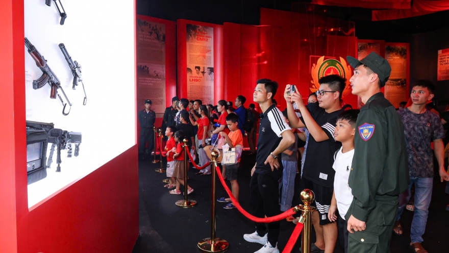 Xem triển lãm của Bộ Công an, người dân tin tưởng vào thế trận an ninh nhân dân