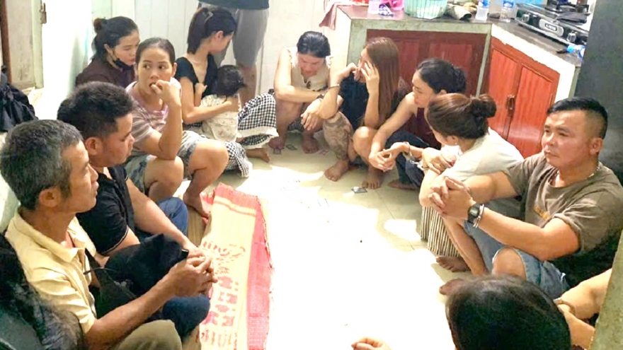 Triệt phá "boong ke" cờ bạc lắp camera và cảm biến báo động tại Nghệ An