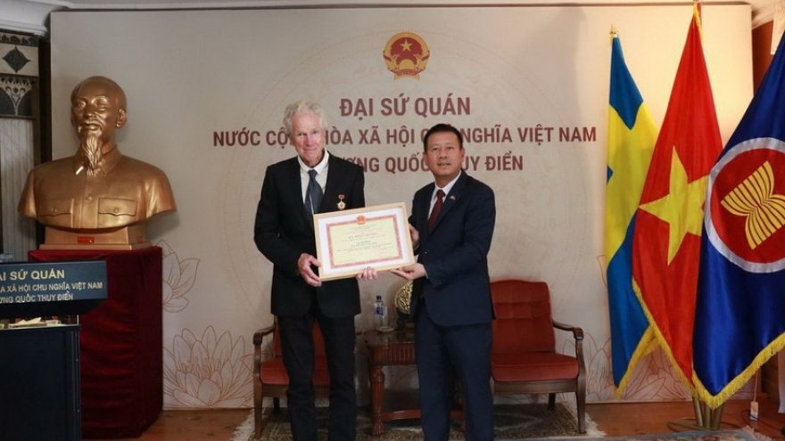 Vietnam honours Swedish director with insignia for cultural contributions