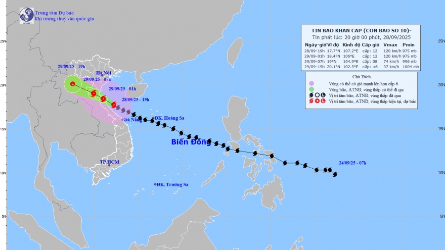 Bão số 10 trên vùng ven biển Nghệ An - Quảng Trị, tiếp tục di chuyển theo hướng Tây Tây Bắc