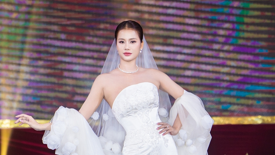 Á hậu Hương Ly diện váy cưới rạng rỡ trước hôn lễ chính thức