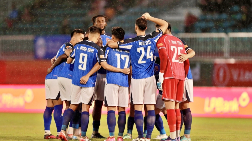 Đội bóng V-League lên tiếng về vụ việc cầu thủ giả đau để né thi đấu