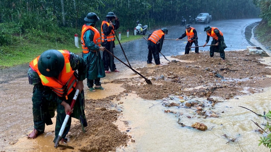 Thủ tướng: Quyết liệt các biện pháp ứng phó mưa lũ sau bão, nhất là lũ ống, lũ quét, sạt lở đất