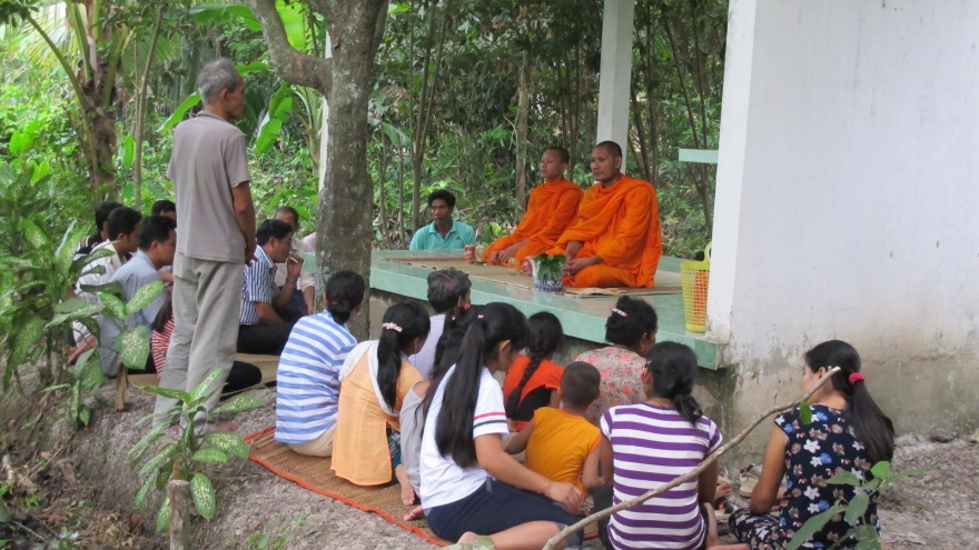 Đồng bào Khmer Vĩnh Long hân hoan chào mừng lễ Sen Đôn Ta
