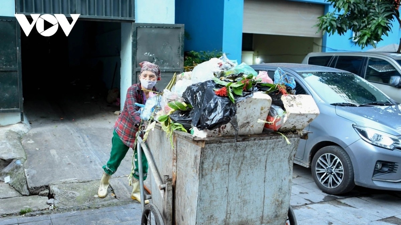 Bộ Nông nghiệp và Môi trường lên tiếng khi Hà Nội tăng mức giá thu gom rác