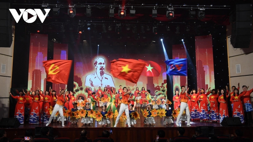 Văn nghệ sĩ Đài Tiếng nói Việt Nam: Gắn bó, tận hiến và tự hào