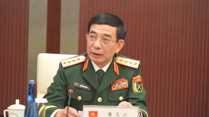 Đại tướng Phan Văn Giang gặp gỡ và tiếp xúc bên lề Diễn đàn Hương Sơn Bắc Kinh lần thứ 12