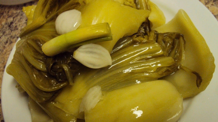 Ăn dưa muối: Lợi ích, nguy cơ và cách dùng an toàn