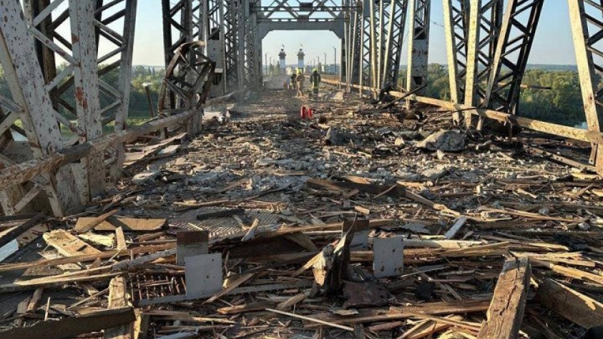 Mục tiêu kép của Nga khi ồ ạt dội hỏa lực phá hủy tuyến đường sắt Ukraine