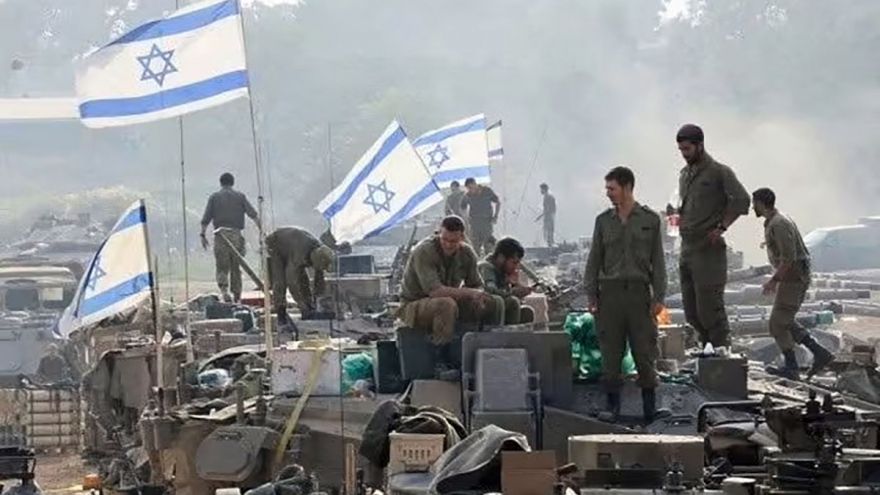 Israel đẩy mạnh tấn công, 300.000 người tháo chạy khỏi thành phố Gaza