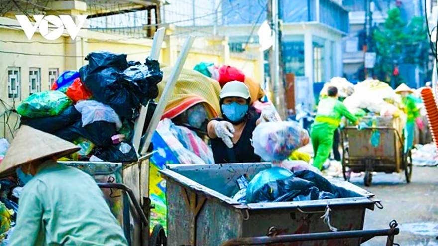 Vì sao rất khó phân loại, thu gom, xử lý rác thải tại các đô thị lớn?