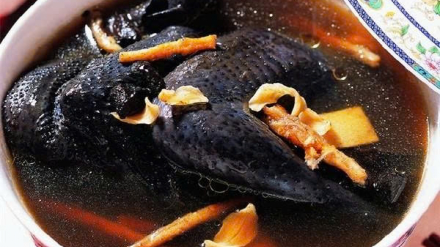 Thịt gà ác - món ăn bổ dưỡng và vị thuốc quý trong Đông y