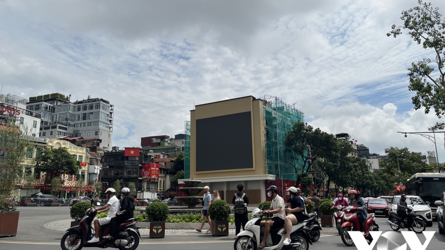 Phố đi bộ Hồ Hoàn Kiếm, đã đến lúc mở toàn thời gian?