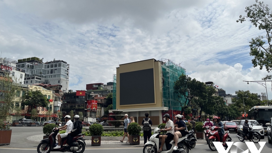 Phố đi bộ Hồ Hoàn Kiếm, đã đến lúc mở toàn thời gian?