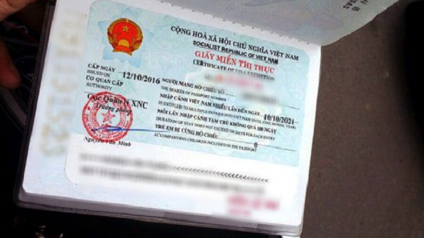 Giảm thời gian cấp giấy miễn thị thực xuống còn 1 ngày