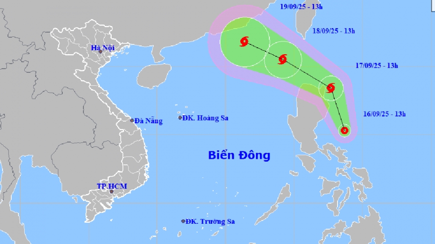 Áp thấp nhiệt đới tiến gần đến Biển Đông
