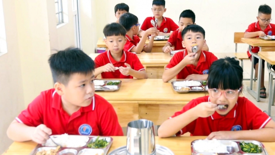 Hà Nội đảm bảo bữa ăn bán trú đủ dinh dưỡng và an toàn