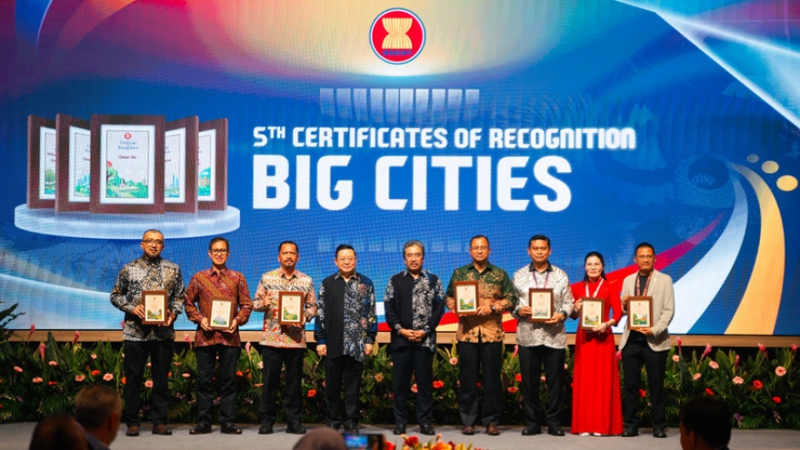 ASEAN honours two Vietnamese cities for sustainable environment efforts