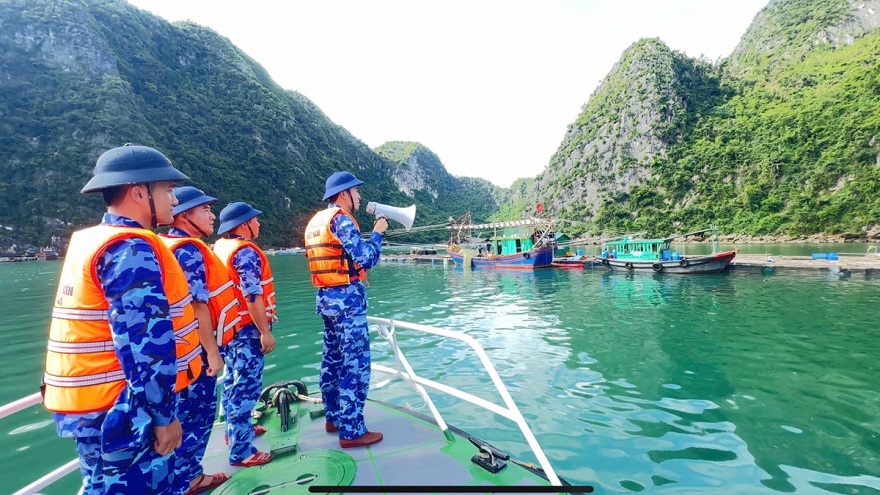 Hải đoàn 11 tích cực hỗ trợ ngư dân phòng, chống bão số 9