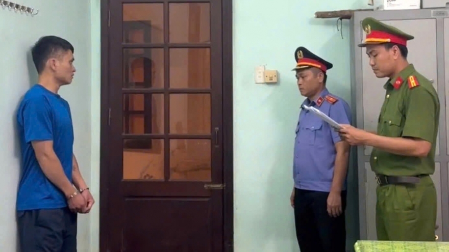 Bám theo đến đoạn đường vắng, kẻ đồi bại khống chế hiếp dâm người phụ nữ