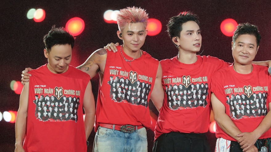 Concert Anh trai vượt ngàn chông gai: Nghẹn ngào đêm chia tay tại TP.HCM