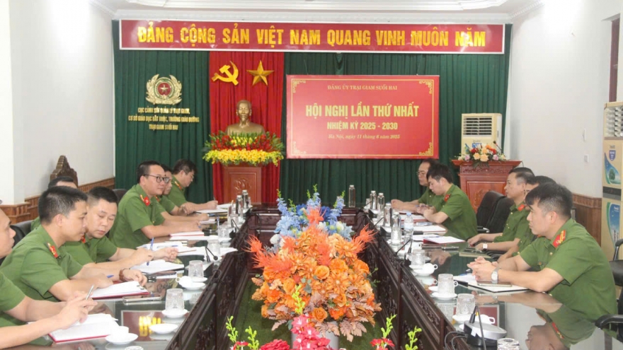 Soi mình trong tấm gương của Đảng