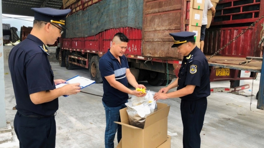 Phát hiện, bắt giữ hơn 11.900 vụ buôn lậu, gian lận thương mại trong 8 tháng