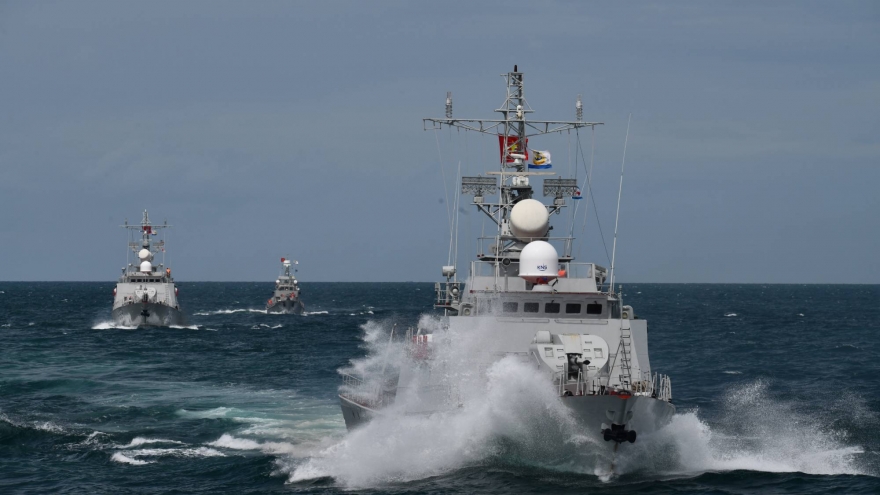 Bộ Tư lệnh Vùng 5 Hải quân kiểm tra bắn đạn thật trên biển