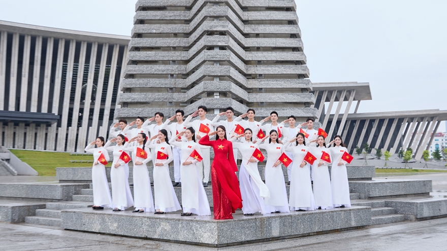 Á quân X-Factor 2016 tri ân lịch sử qua MV “Chung nhịp tự hào”