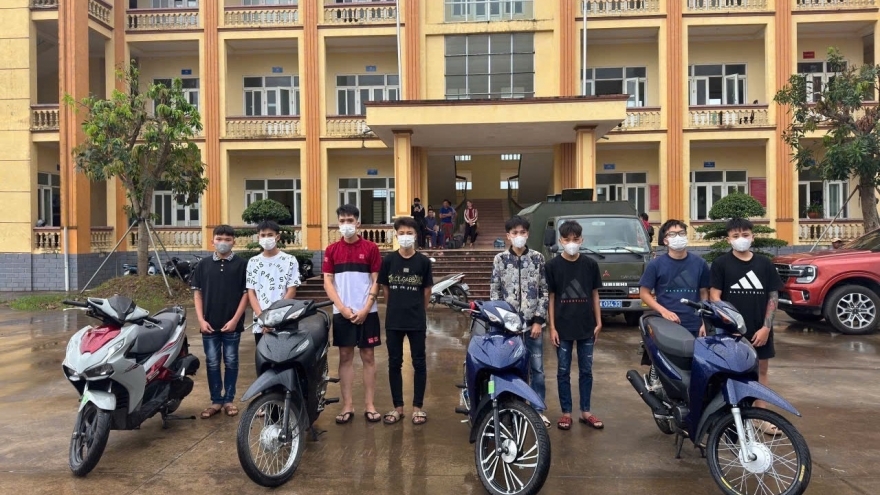 Mâu thuẫn Facebook mang hung khí gây rối làm 3 người nhập viện