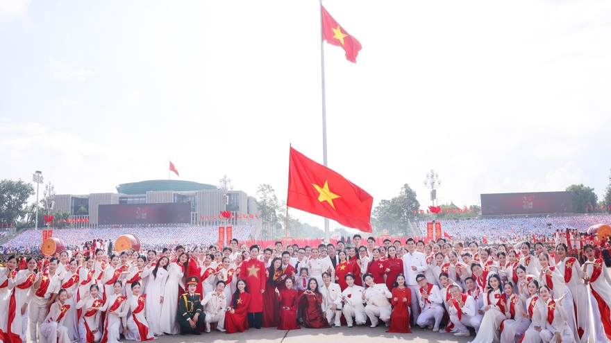 Hoàng Bách ghi dấu ấn đặc biệt tại "concert quốc gia" và Lễ diễu binh 2/9