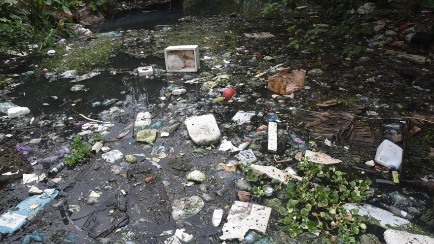 Ngõ 39 Tứ Liên: Dự án kè mương thoát nước bỏ dở thành bãi sình lầy hôi thối