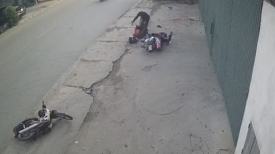 Hưng Yên: Mâu thuẫn tình cảm, dùng dao bầu truy sát "tình địch"