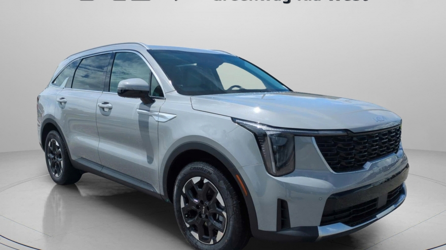 Kia Sorento 2026 gây tranh cãi khi tăng giá và cắt tính năng