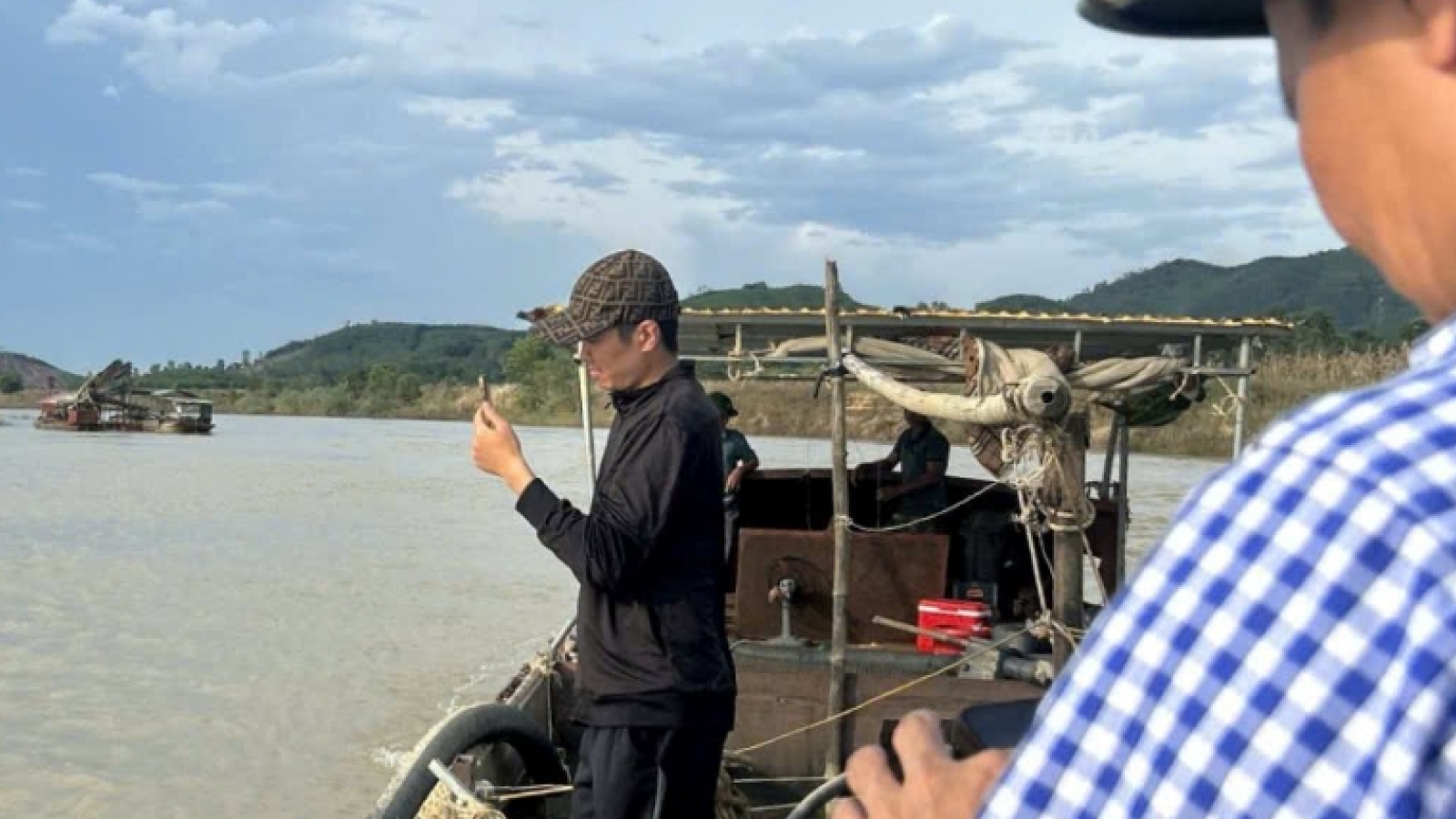 Bổ sung đối tượng và gia hạn kiểm tra hoạt động khai thác cát, sỏi tại Nghệ An