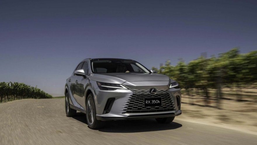 Lexus gửi gắm "thông điệp xanh" tới khách hàng Việt qua bộ đôi RX Hybrid mới