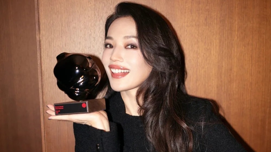 Thư Kỳ: Từ “nữ hoàng cảnh nóng” đến đạo diễn xuất sắc nhất