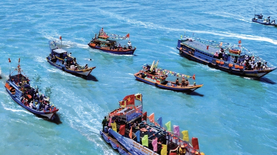 Tổ chức bắn pháo hoa trên biển tại Lễ hội Nghinh Ông Cần Giờ 2025