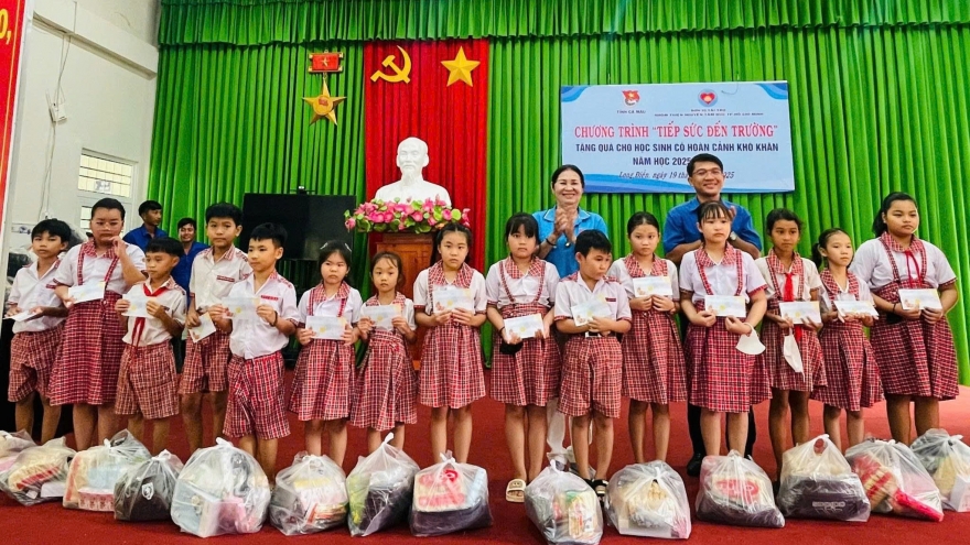 Cà Mau: Nhiều hoạt động chăm lo học sinh nghèo, có hoàn cảnh khó khăn