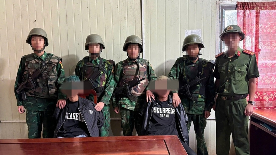 Bắt giữ 2 đối tượng tàng trữ hàng trăm viên ma túy ở Quảng Trị