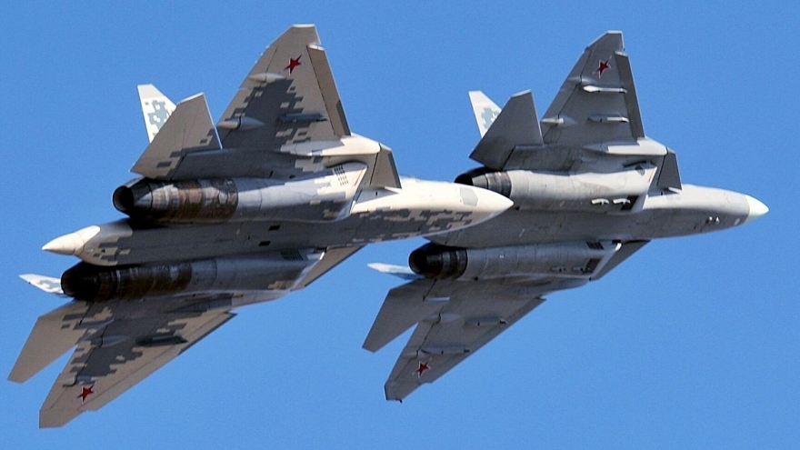 Uy lực lợi hại của tiêm kích Su-57: Điều khiển UAV bầy đàn và tác chiến tự động