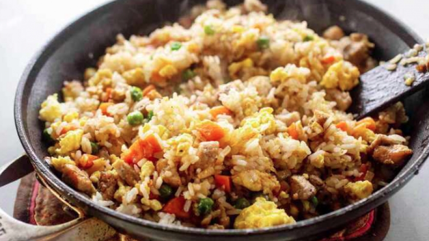 Mẹo rang cơm vàng giòn, bắt mắt