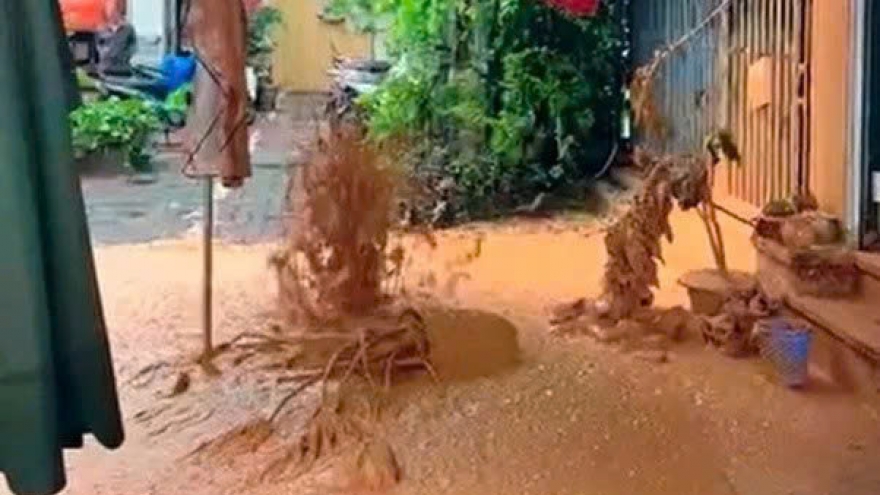 Bùn lỏng lần thứ 5 phun tràn vào nhà dân tại dự án metro Nhổn - Ga Hà Nội