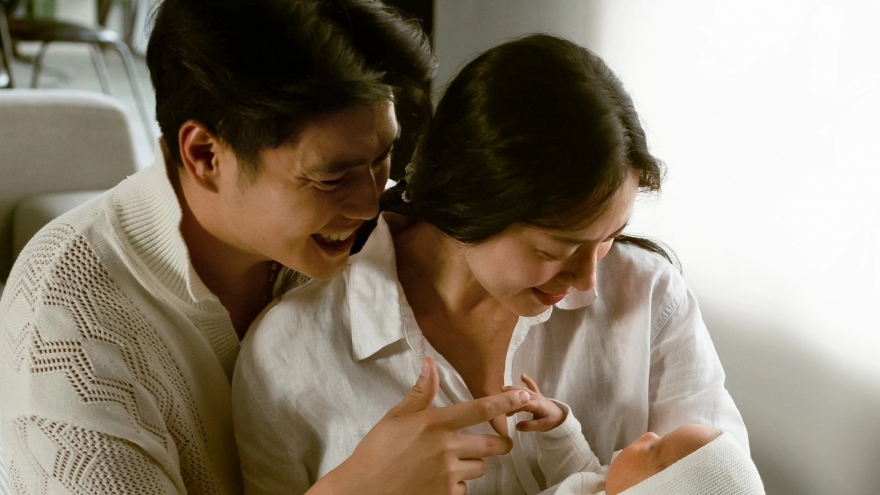 Sao Việt 5/9: Vợ chồng Ngô Thanh Vân mừng đầy tháng con gái