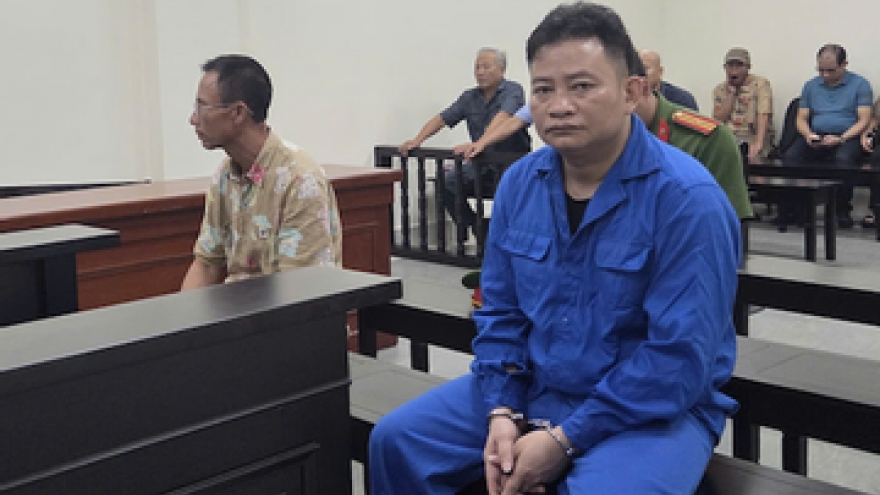 Người cha "múa dao" chém nhiều người sau lễ cúng 49 ngày mất của con