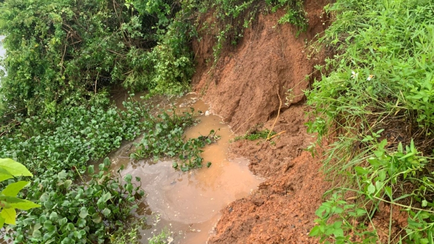 Thủ tướng chỉ đạo tập trung ứng phó bão số 10 và mưa lũ, sạt lở đất