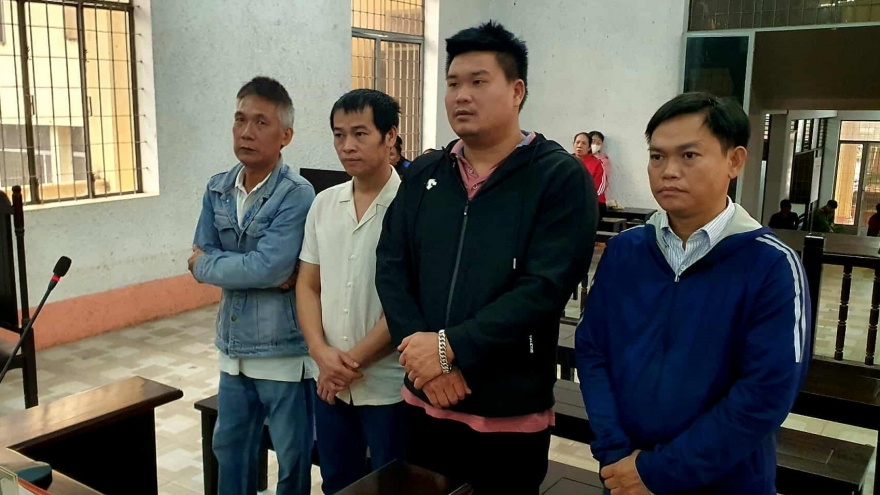 Dùng hóa chất độc hại để sản xuất giá đỗ, 4 người lĩnh án phạt tù