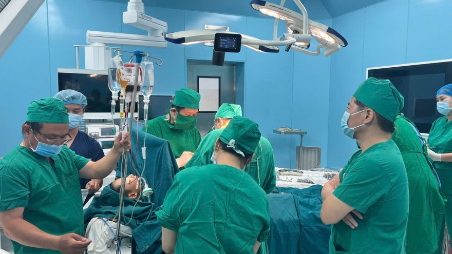 Bệnh viện Bình Dân cứu sống nam sinh ở Côn Đảo bị vỡ thận, tràn máu màng phổi và dập tụy